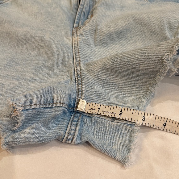 Old Navy Boyfriend Light Wash Distressed Denim Shorts - Picture 6 of 6